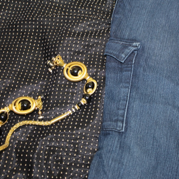 17/21 Stretchy Capris. - Picture 3 of 4